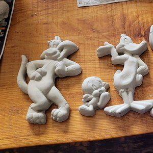 Looney Tune 6 pcs cement unpaintd
